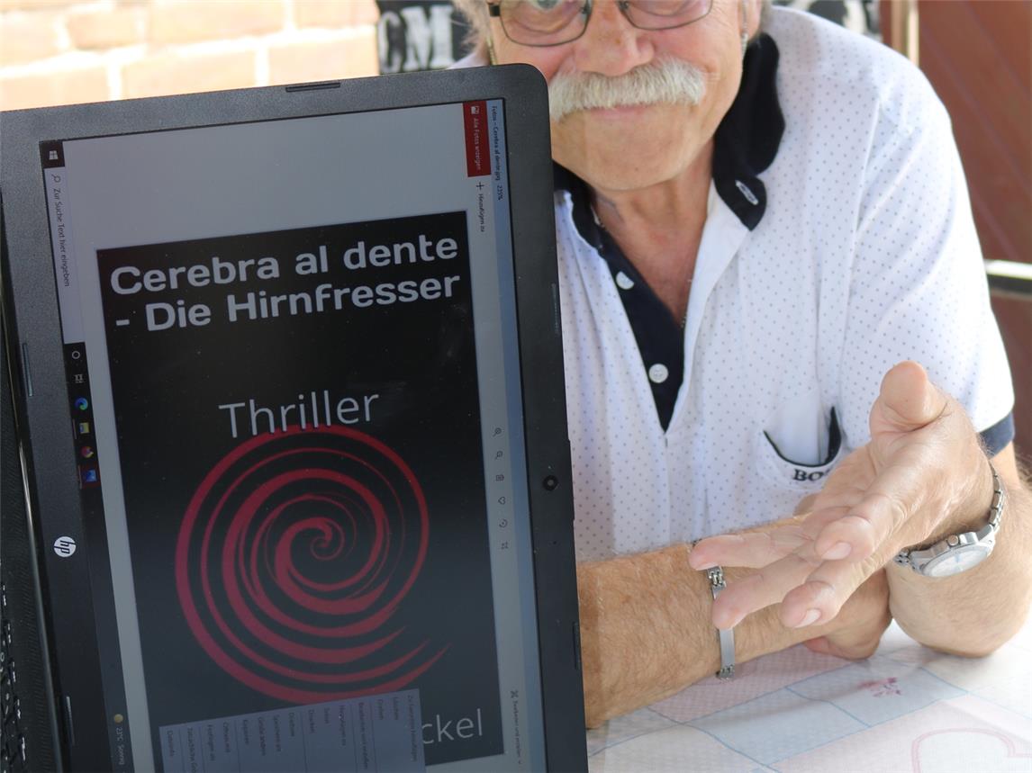 Kurt Nickel möchte seine Leser mit spannenden Geschichten fesseln. NN-Foto: CDS
