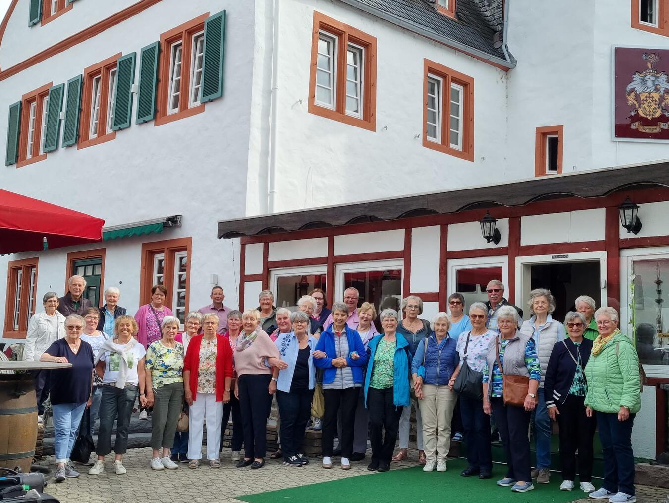 Marienwallfahrt per Schiff Kurz vor der Heimreise fanden sich mehrere Teilnehmer zu einem Gruppenfoto zusammen. Foto: privat