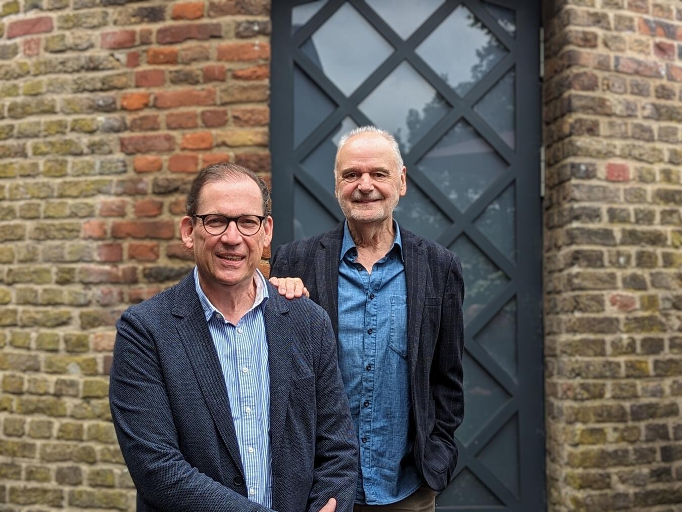 Laden zum 11. Turm-Geburtstag: Reinhard Berens (l.) und Bruno Schmitz. NN-Foto: vs