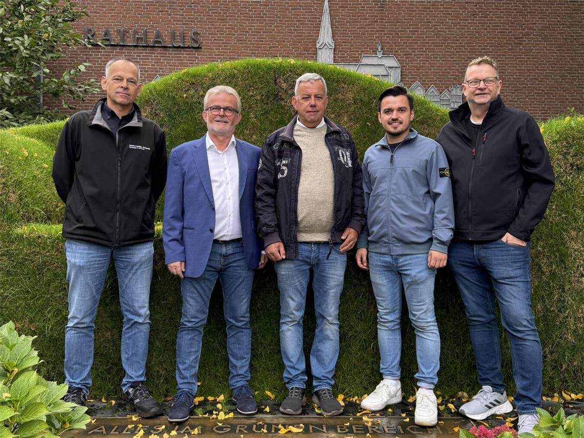 Laden zur Mobilitätsschau in Straelen ein: (v.l.n.r.) Jörn Hollinderbäumer (Autohaus Thissen), Josef van Meegen (Ford Janßen), Michael Strud und Alexander Strud (Auto Meyers) und Michael Post (Zweiradhandel Post).Foto: AusStraelen