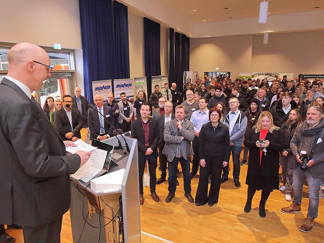 Landrat Christoph Gerwers eröffnete den diesjährigen „Tag der Ausbildung“. NN-Fotos: Theo Leie 