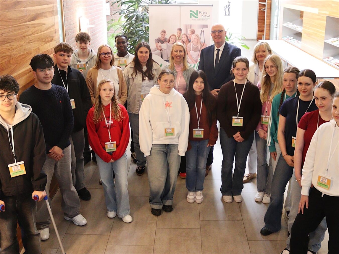 Landrat Christoph Gerwers mit Gleichstellungsbeauftragten beim „Girls’ Day und Boys’ Day“ in der Kreisverwaltung Kleve.
