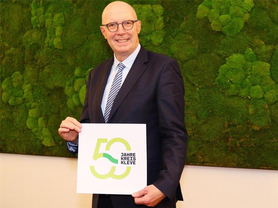 Landrat Christoph Gerwers lädt die Bürger aus dem Kreis Kleve ein, sich an der Kartenverlosung für die Jubiläumsveranstaltungen „50 Jahre Kreis Kleve“ zu beteiligen. Foto: Kreis Kleve