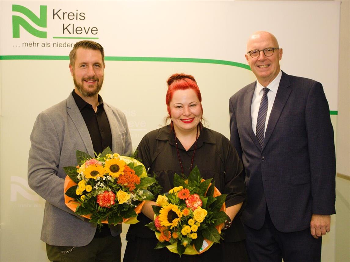 Landrat Christoph Gerwers (r.) begrüßte Tanja Nobis (Rektorin der Schule Haus Freudenberg) und Torben Teschinsky-Baßfeld (Rektor des Förderzentrums Grunewald in Emmerich am Rhein).Foto: © Kreis Kleve