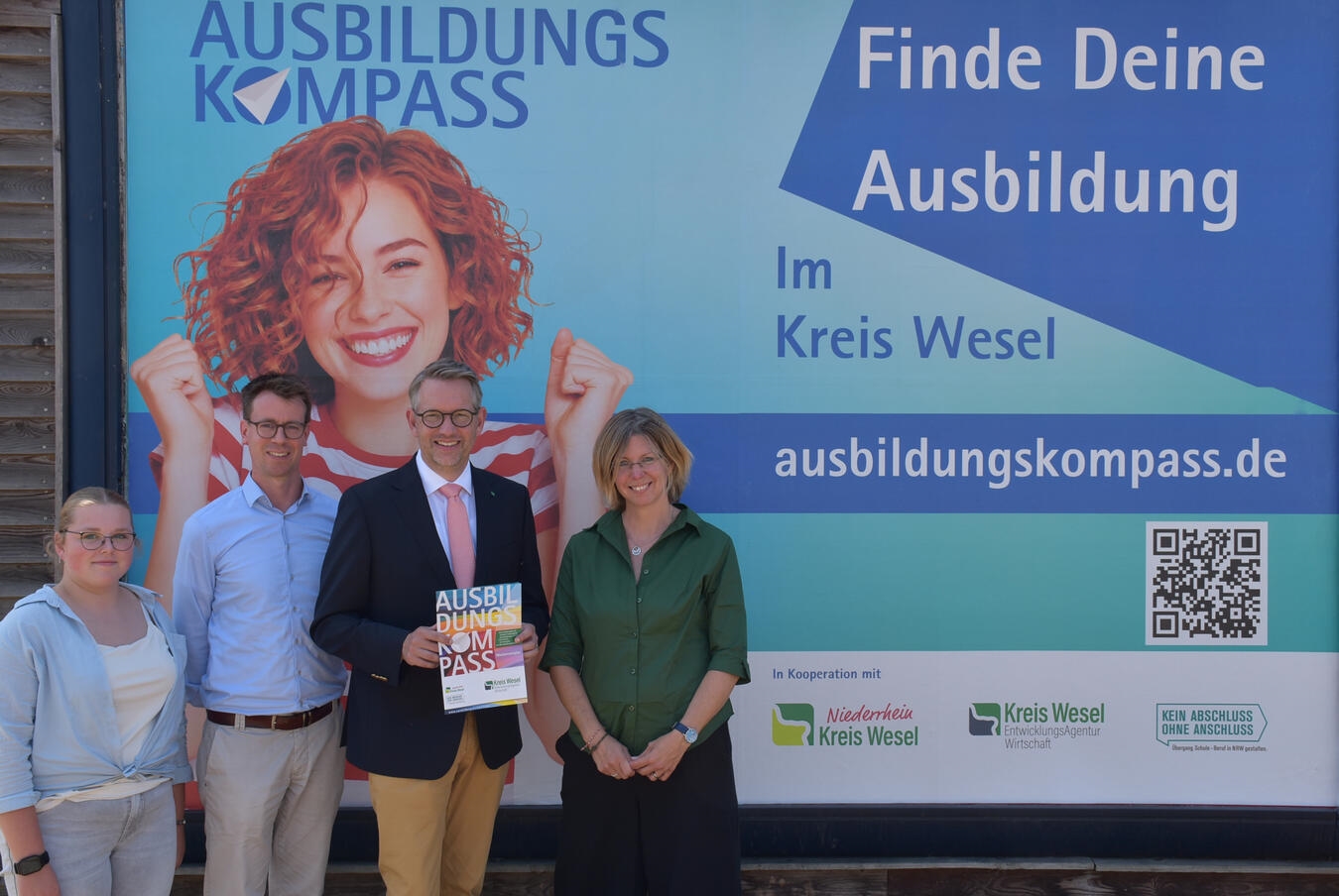 "Landrat Ingo Brohl unterstützt Ausbildungskompass Kreis Wesel, Gruppenfoto"