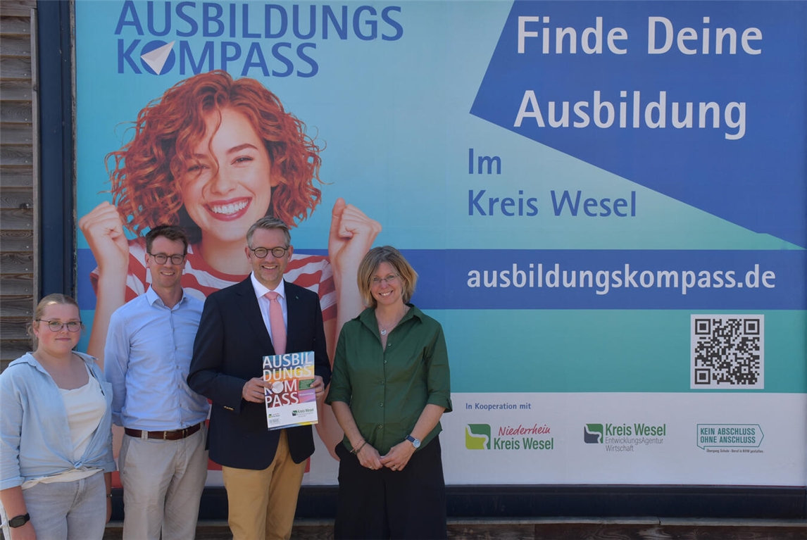 "Landrat Ingo Brohl unterstützt Ausbildungskompass Kreis Wesel, Gruppenfoto"