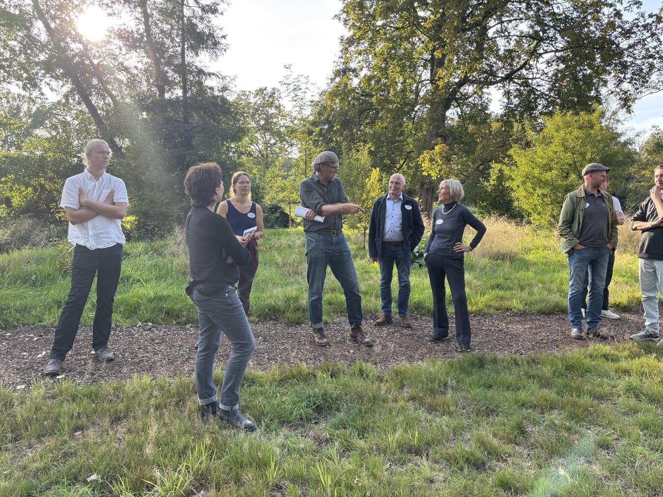 "Landschaftsarchitekt Burkhard Damm präsentiert Geschichte des Herrenhauses mit Park, denkmalgeschützt, historische Architektur"