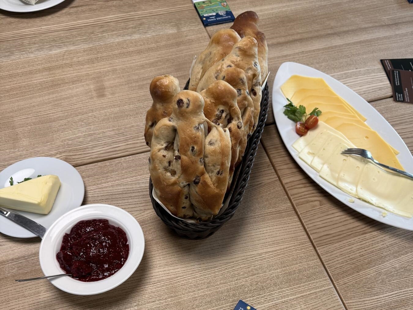 Leckere Weckmänner wurden aufgetischt. Foto: Stadt Xanten