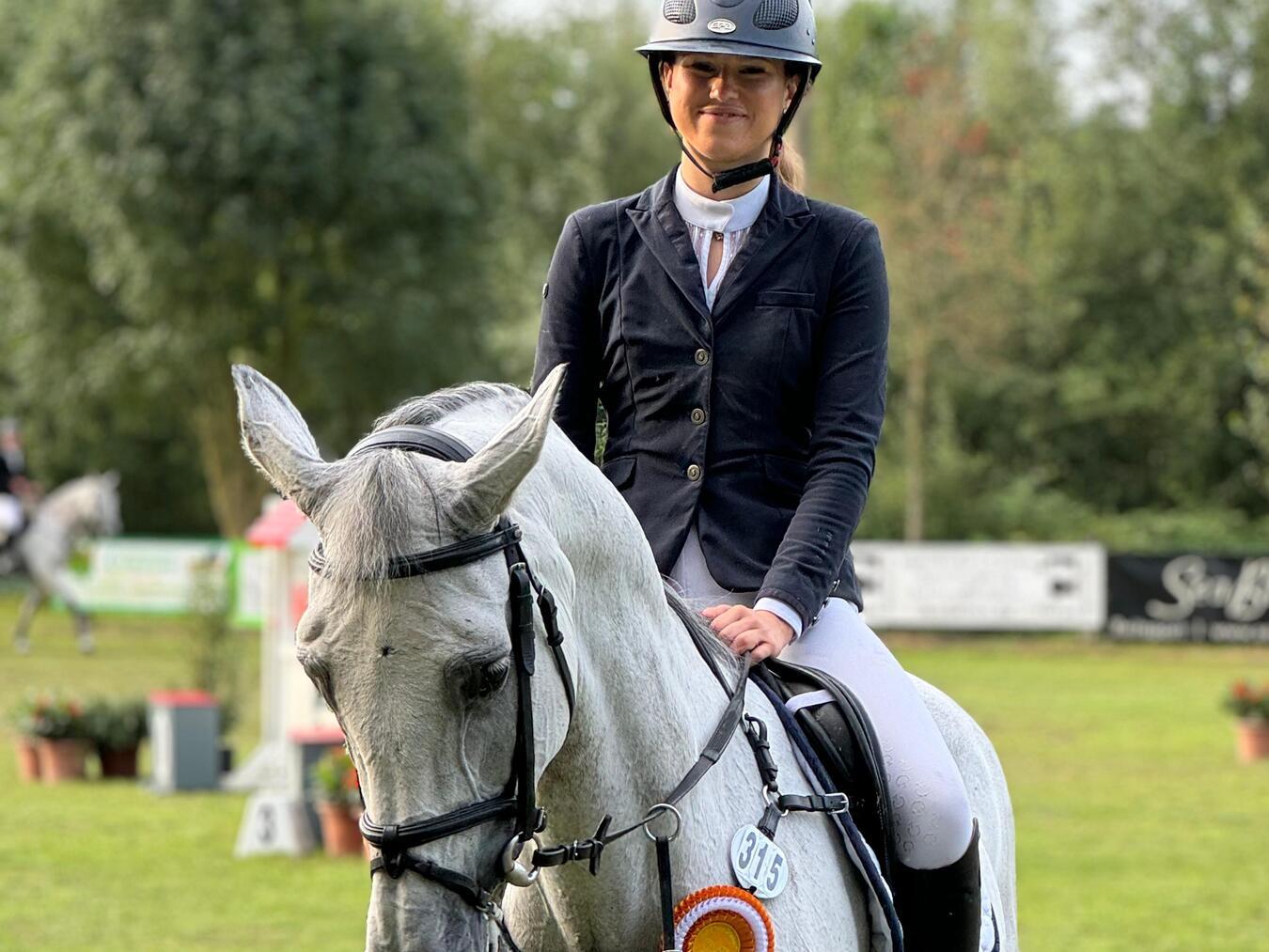 Lena Swertz hieß die strahlende Siegerin des Schimmelspringens. Foto: privat