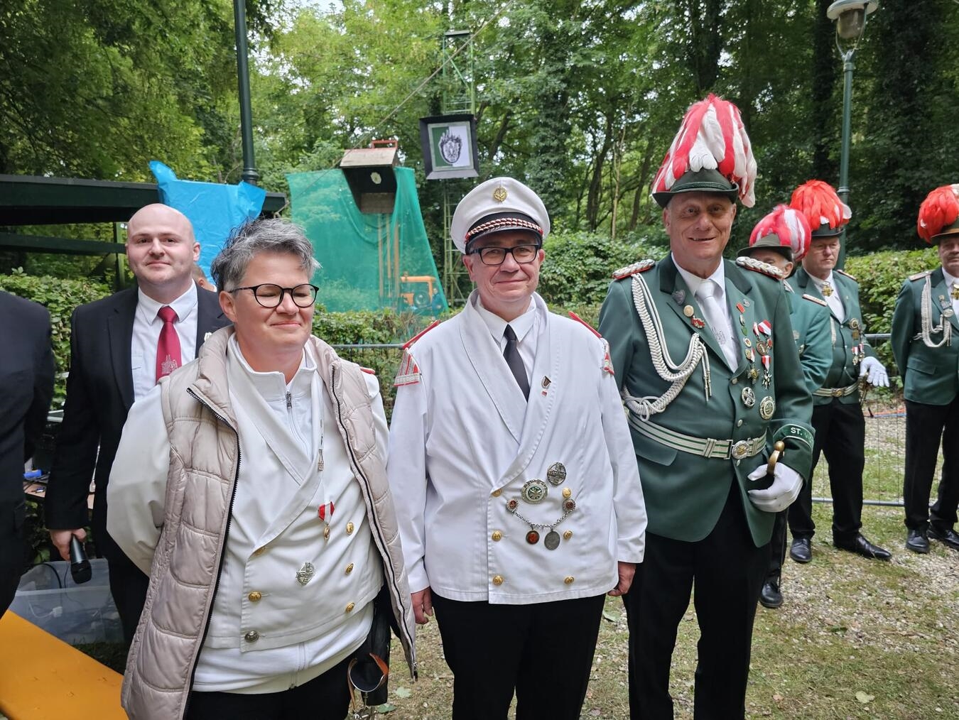 Leon Weber, Claudia Schibgilla, Marc Schibgilla und Werner van Gemmeren (v.l.) beim Königsschießen. Foto: Schützen