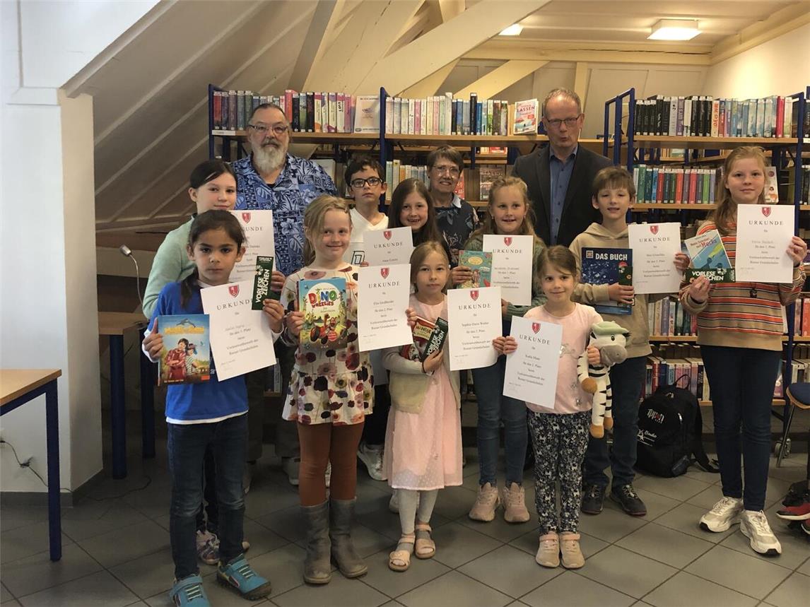 Lese-Talente aus den Reeser Grundschulen nahmen am Vorlesewettbewerb der Stadtbücherei teil. Foto: Stadt Rees