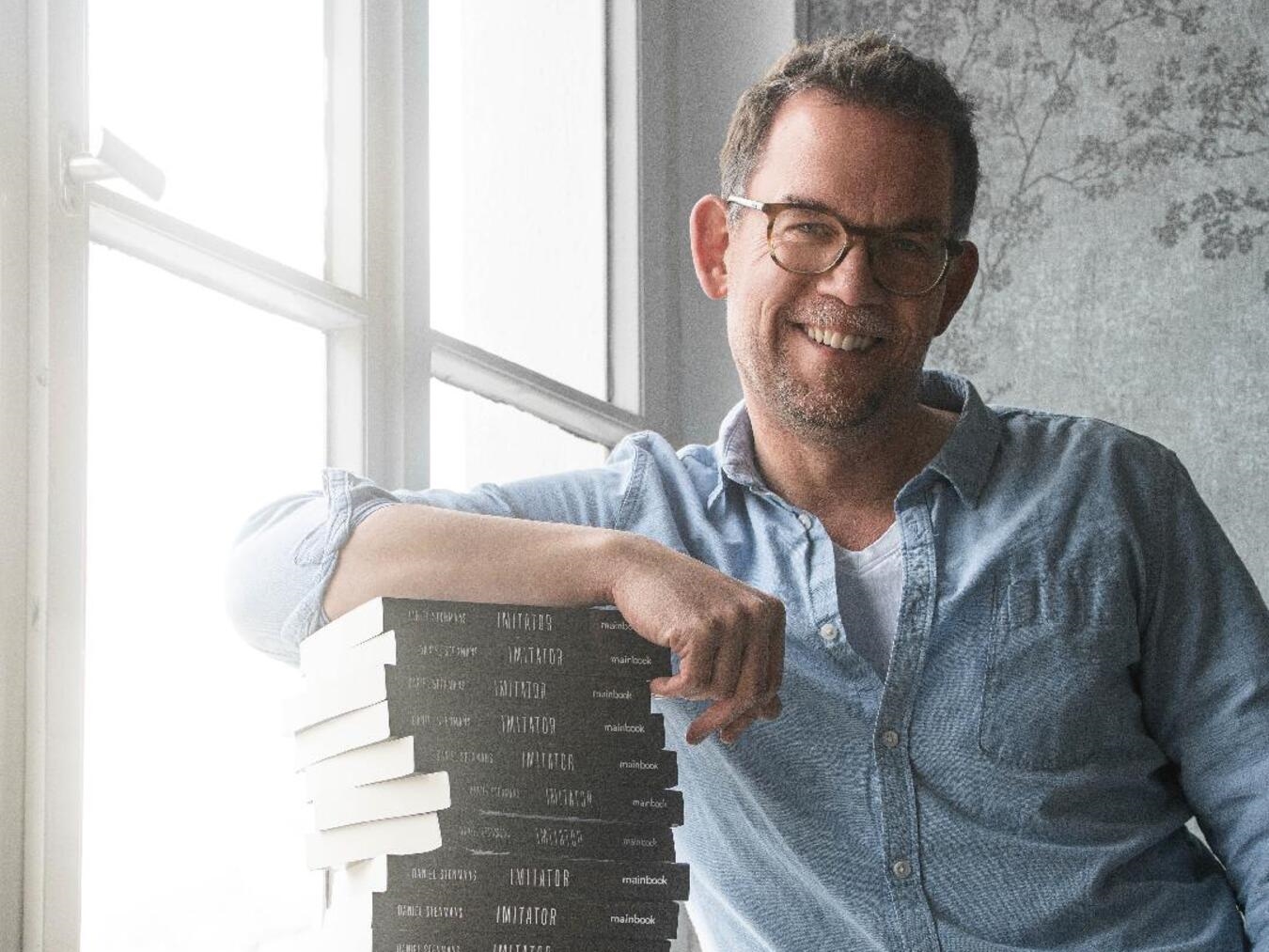 "Lesung mit Daniel Stenmans in Reeser Stadtbücherei, Buch für starke Nerven, Foto von Sarah Stenmans"