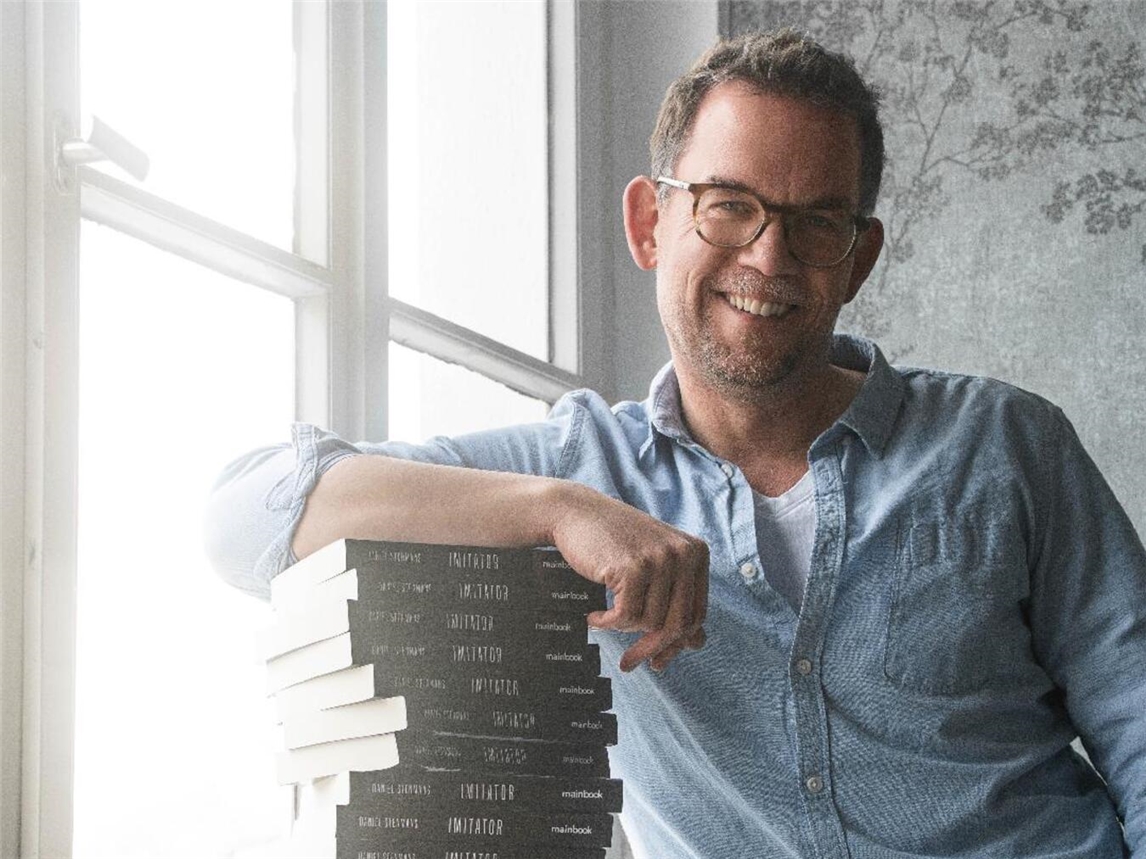 "Lesung mit Daniel Stenmans in Reeser Stadtbücherei, Buch für starke Nerven, Foto von Sarah Stenmans"