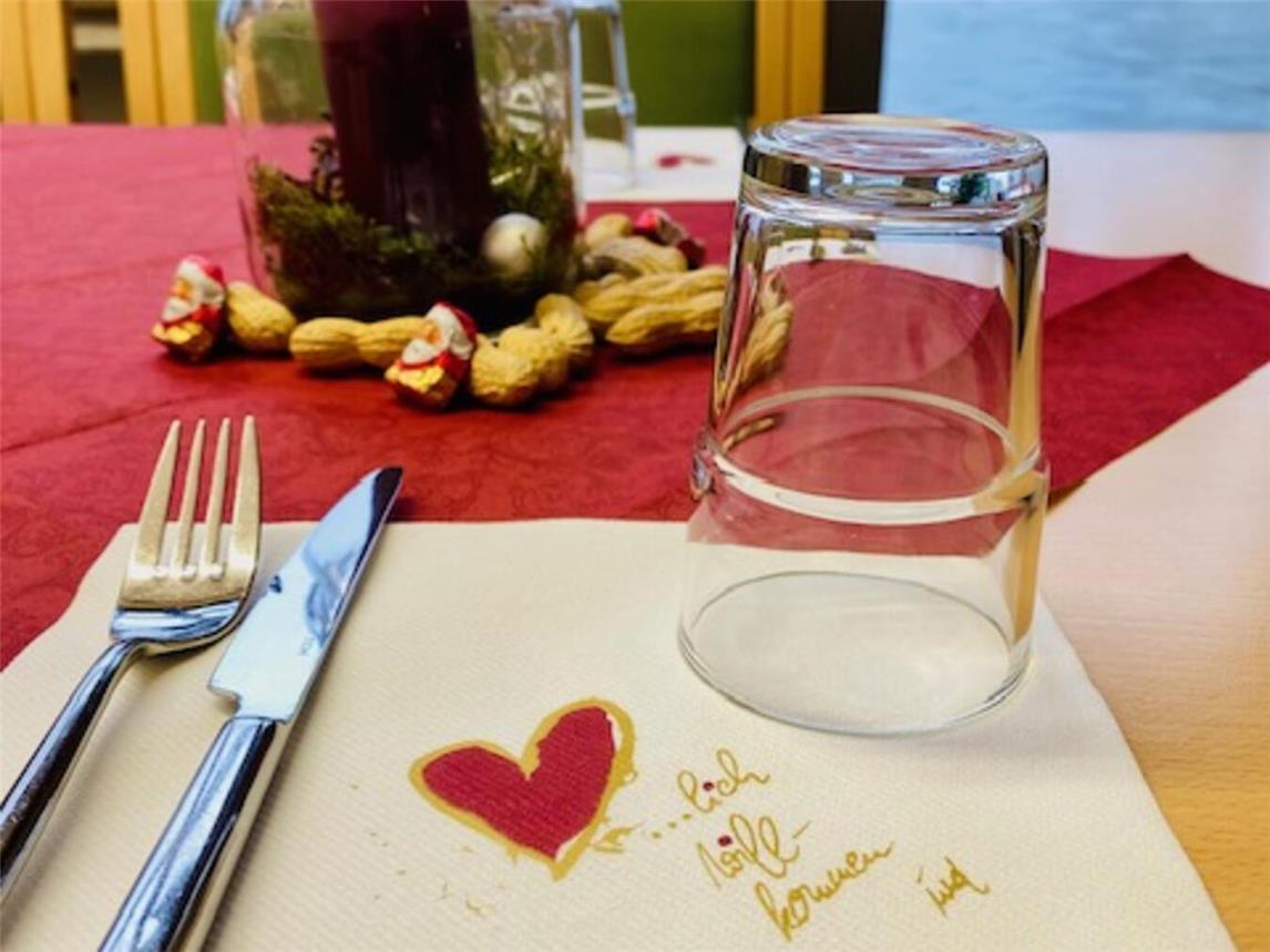 Liebevoll gedeckt im Emmericher Seniorencafé. Foto: privat