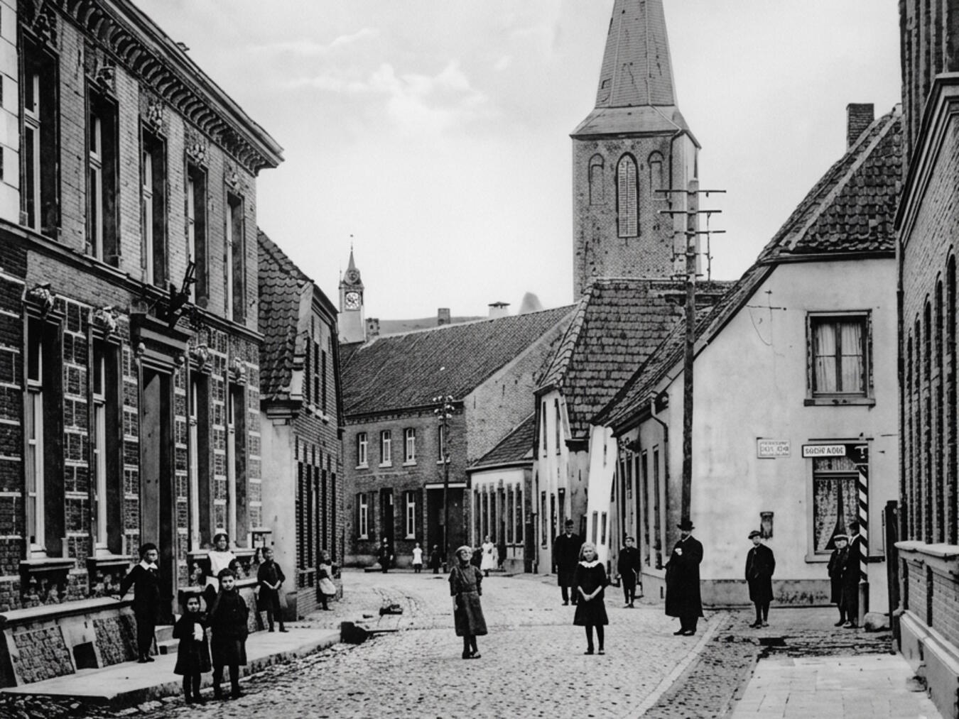 Historisches Foto: Gaststätte Eymans "Zum roten Hirsch" in der Wasserstraße, frühes 20. Jahrhundert.