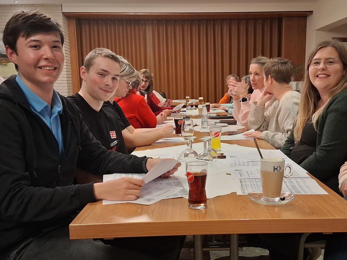 Linus Bartjes und Philipp Kolmer (v.l.), rechts die neue Jugendwartin Mira Reffeling. Foto: privat