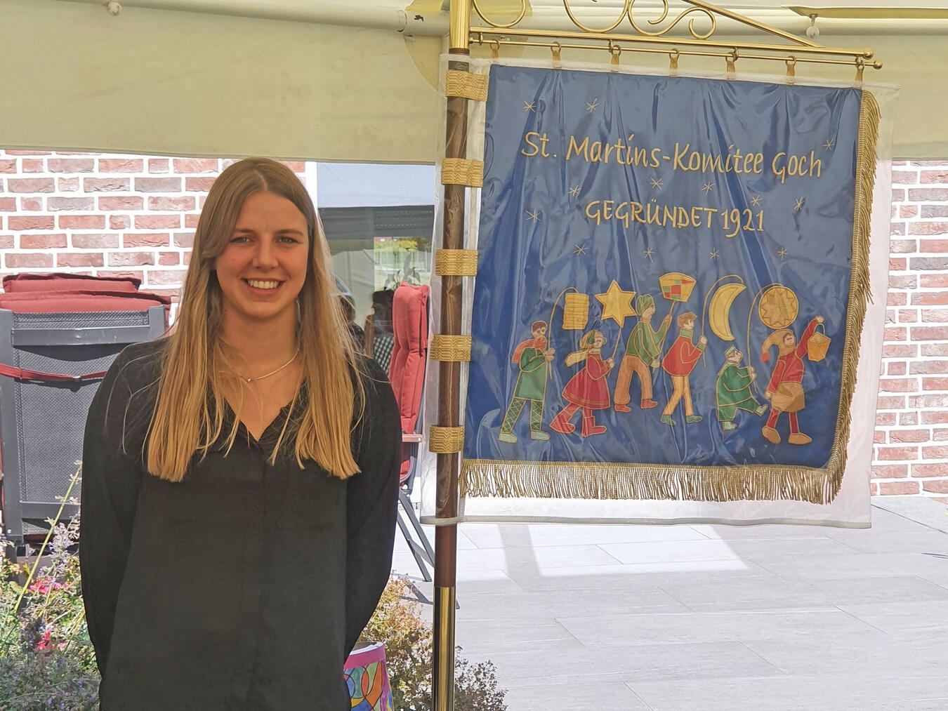 Vorfreude auf den Gocher Martinszug Lisa Meier, Tochter des langjährigen Komitee-Mitglieds Georg Meier, wird mit der Standarte an der Spitze des Martinszuges reiten. Foto: Archiv/privat