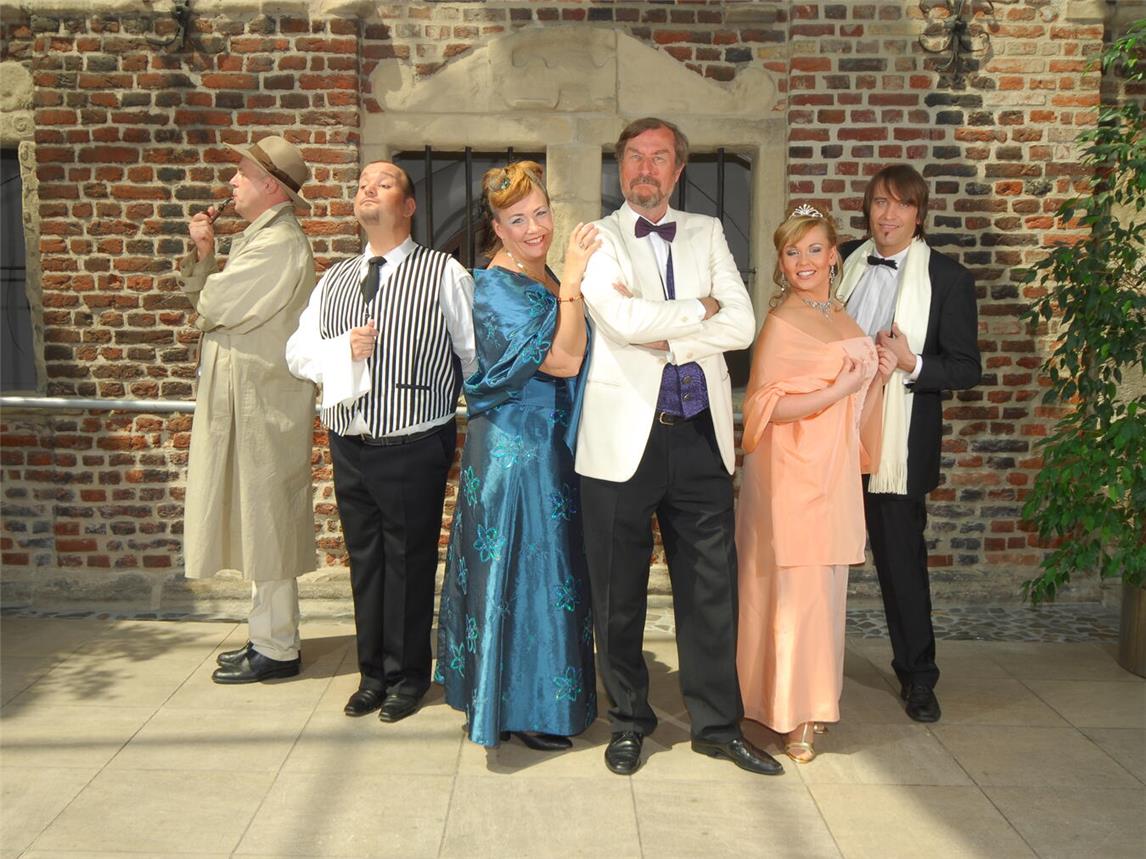 Lord George Moad, der reiche Duke of Northumberland, hat zum Dinner geladen. Foto: Tatort Dinner/Rascho