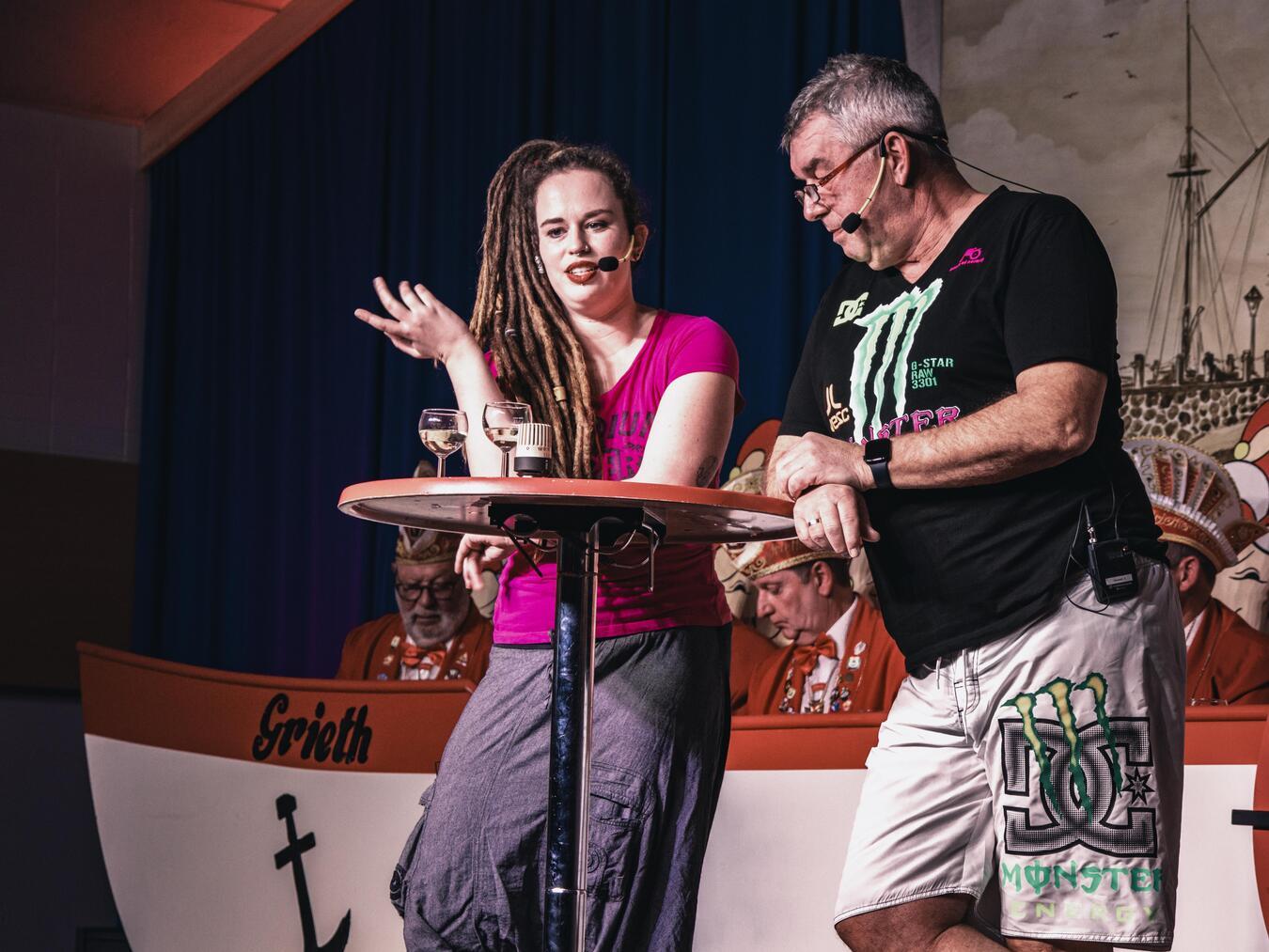 Louisa Lamers und Klaus Reumer führten wieder ein Zwiegespräch auf der Bühne. Foto: GKG