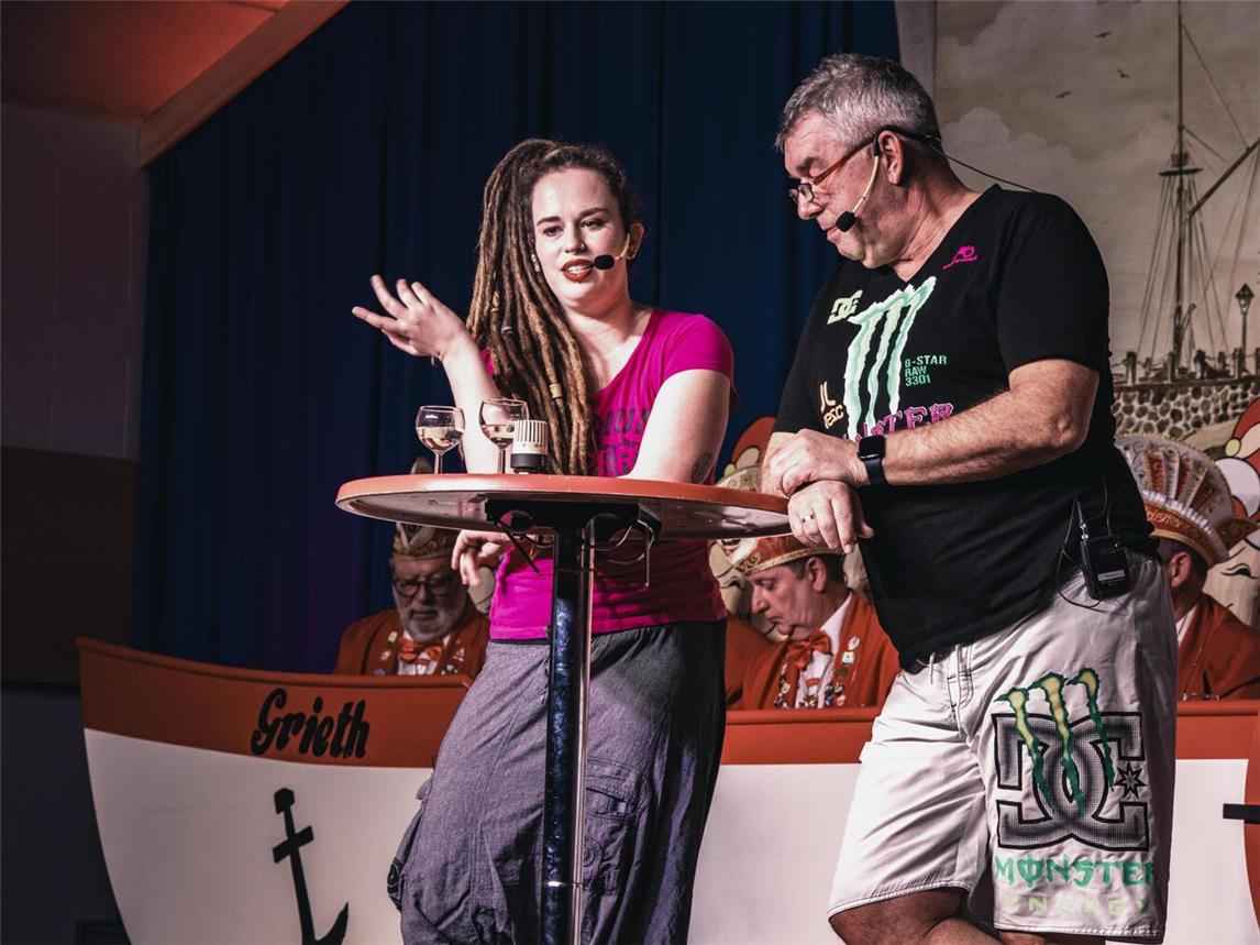Louisa Lamers und Klaus Reumer führten wieder ein Zwiegespräch auf der Bühne. Foto: GKG
