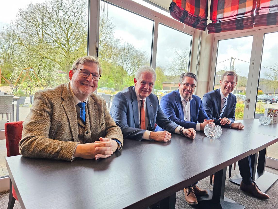 Luden zum Gespräch: (v.l.) Manfred Lorenz, Dr. Günther Bergmann, Stefan Rouenhoff und Stephan Wolters. NN-Foto: Thomas Langer