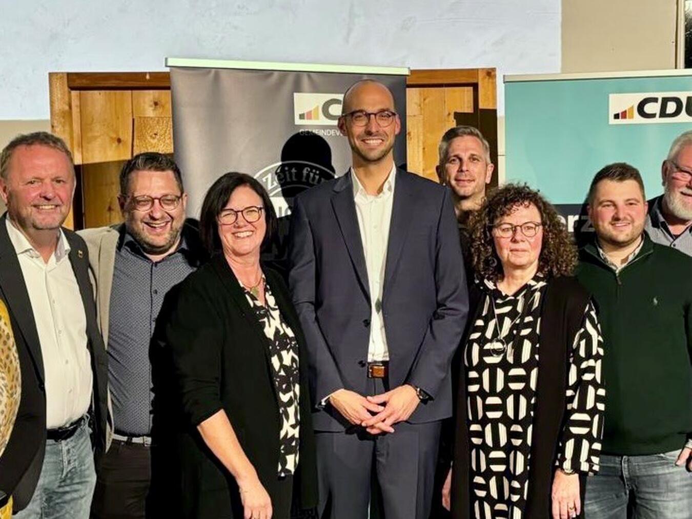 Ludger Staymann (4.v.l.) inmitten seiner Parteikollegen. Foto: CDU Alpen