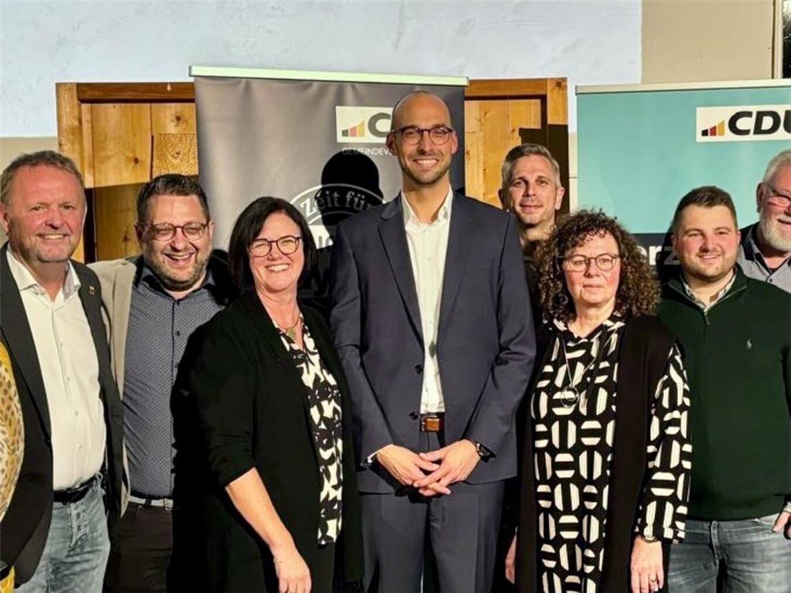 Ludger Staymann (4.v.l.) inmitten seiner Parteikollegen. Foto: CDU Alpen