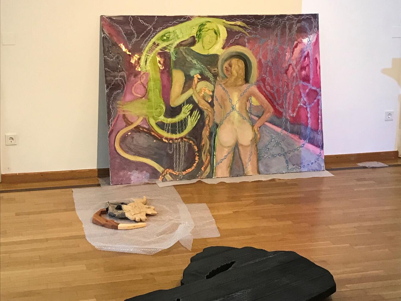 Malerei von Aleksandra Belic und Skulpturen von Nicl Barbro.Fotos: Museum Goch/Steffen Fischer