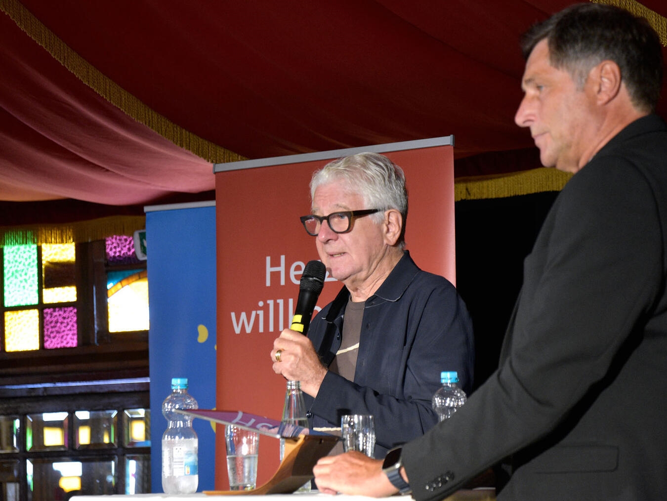 Marcel Reif sprach vor 260 Schülern aus dem Kreis Kleve. NN-Foto: Rüdiger Dehnen