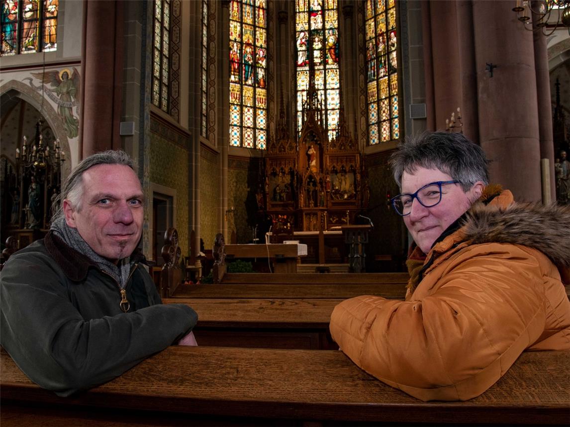 Marcus Koopmann und Barbara Kopal in der St.-Hubertus-Kirche in Schaephuysen.(Foto: Bischöfliche Pressestelle / Christian Breuer