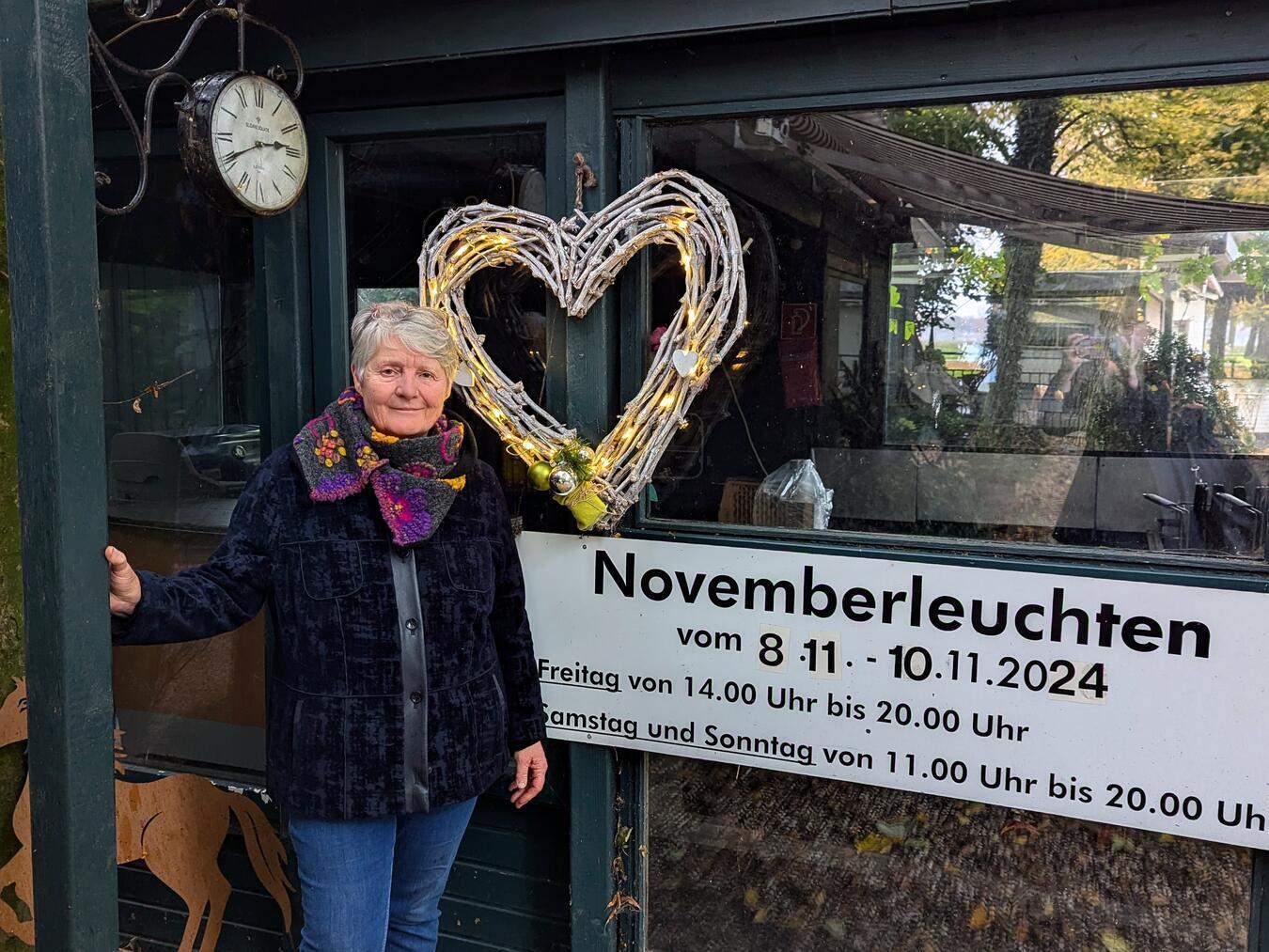 Das erwartet Besucher beim Novemberleuchten in Keppeln Maria Verhoeven möchte mit erleuchteten Herzen auf Nächstenliebe und Herzlichkeit aufmerksam machen. NN-Foto: J. Kurschatke