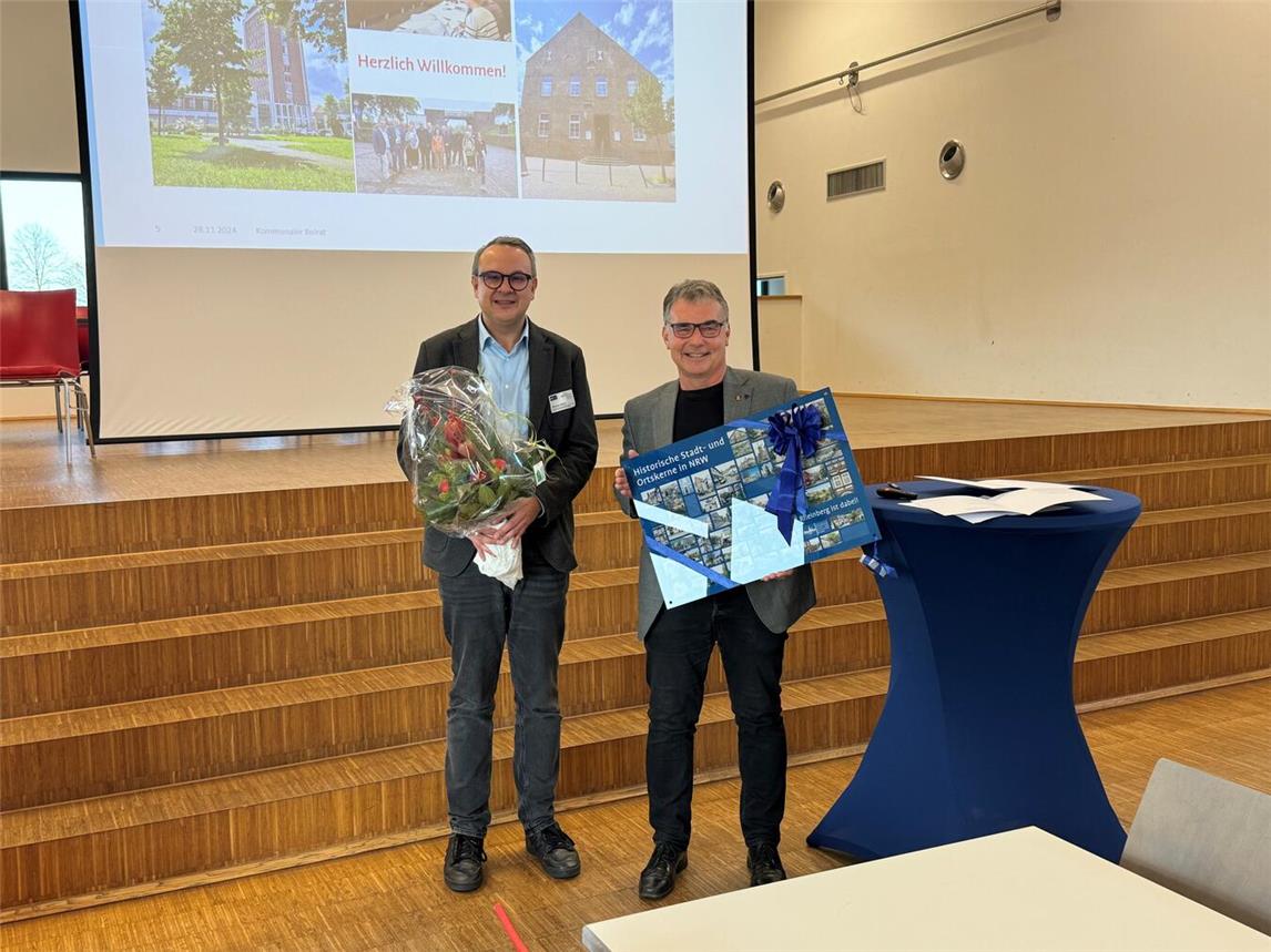 Markus Baier (l.), Bürgermeister der Stadt Lemgo und Vorsitzender der AG Historischer Stadt- und Ortskerne, Dietmar Heyde, Bürgermeister der Stadt Rheinberg. Foto: AG Historischer Stadt- und Ortskerne NRW