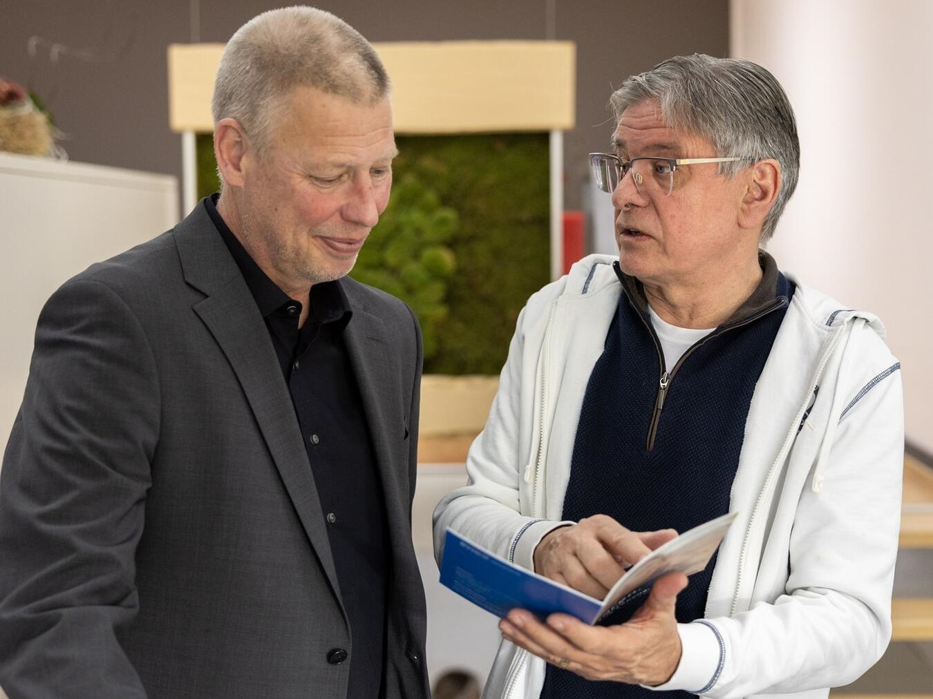 Markus Dahmen und Uwe Pohland im Gespräch. Foto: Niklas Lembeck