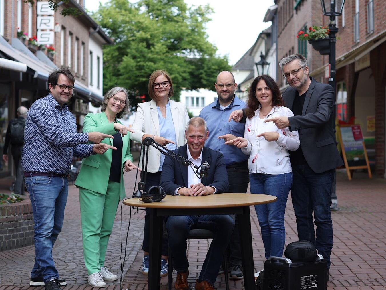 Markus Dahmen und Vertreter der Unterstützerparteien. Foto: privat