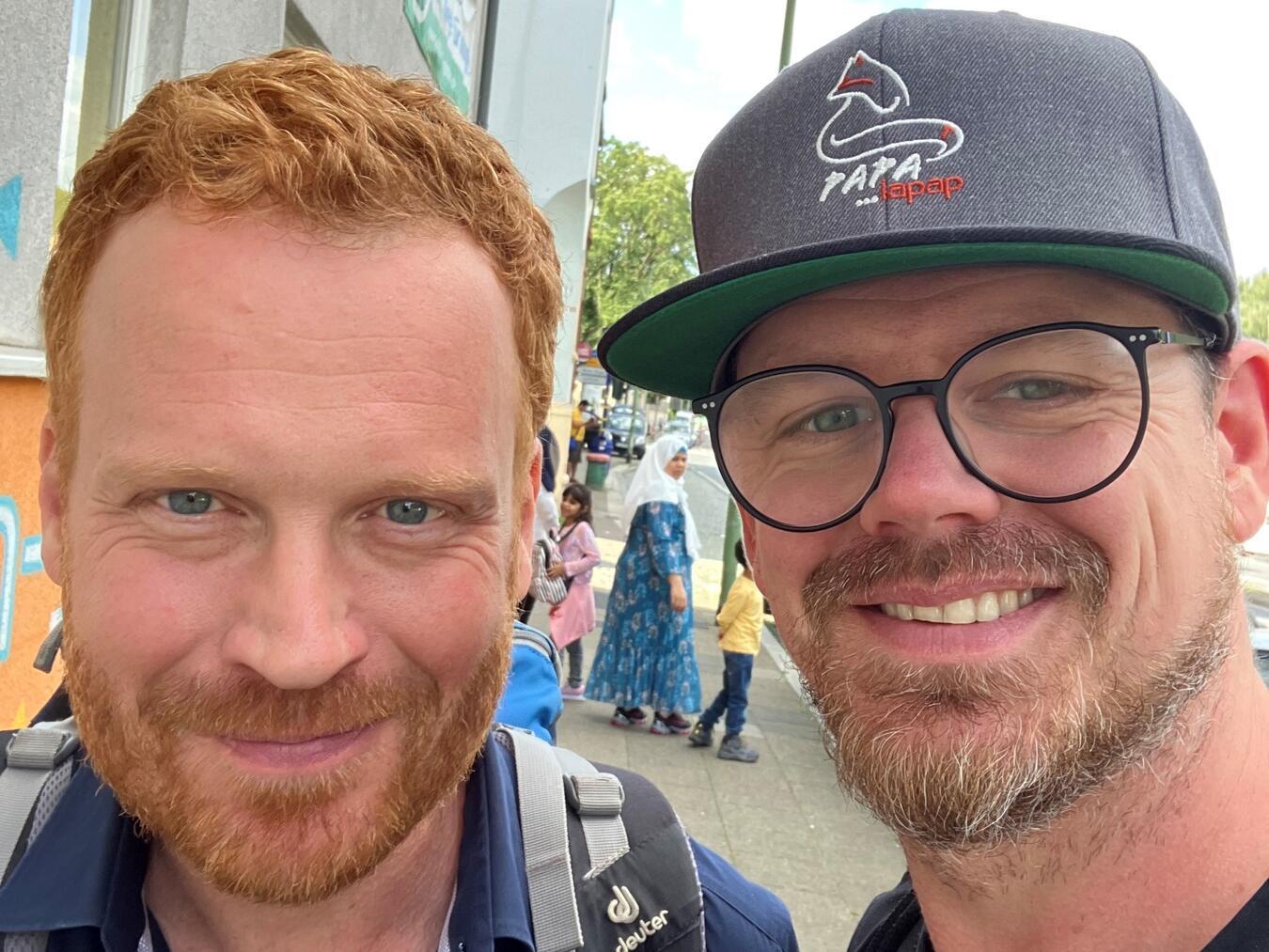 Ein Abend für (werdende) Väter in Straelen Markus Hanßen (r.) freut sich, den Kabarettisten Florian Hacke in Straelen begrüßen zu dürfen.Fotos (3): privat