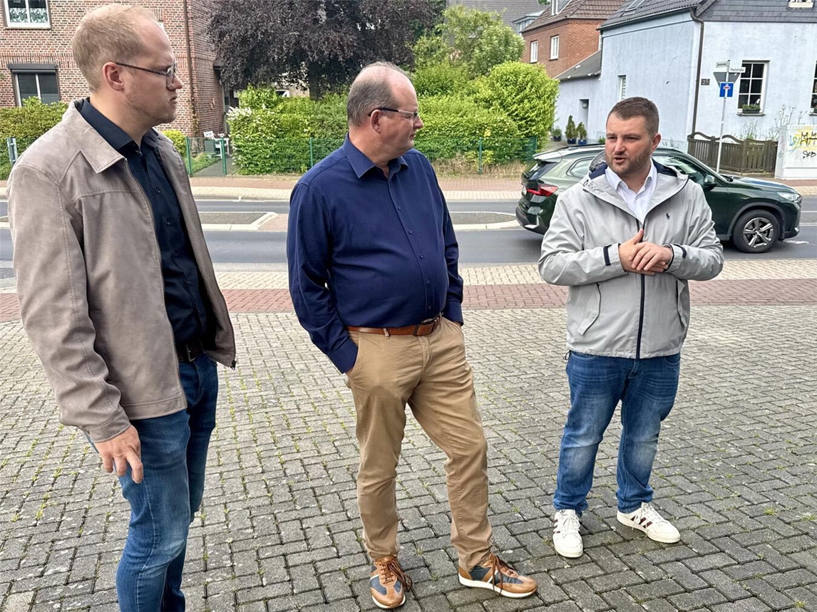 Markus Krebber (CDU Sonsbeck), Dirk Görtzen (CDU Xanten) und Frederik Paul (CDU Alpen; v.l.) wollen mit Geschwindigkeitsmessungen den Verkehr sicherer machen. NN-Foto: SP
