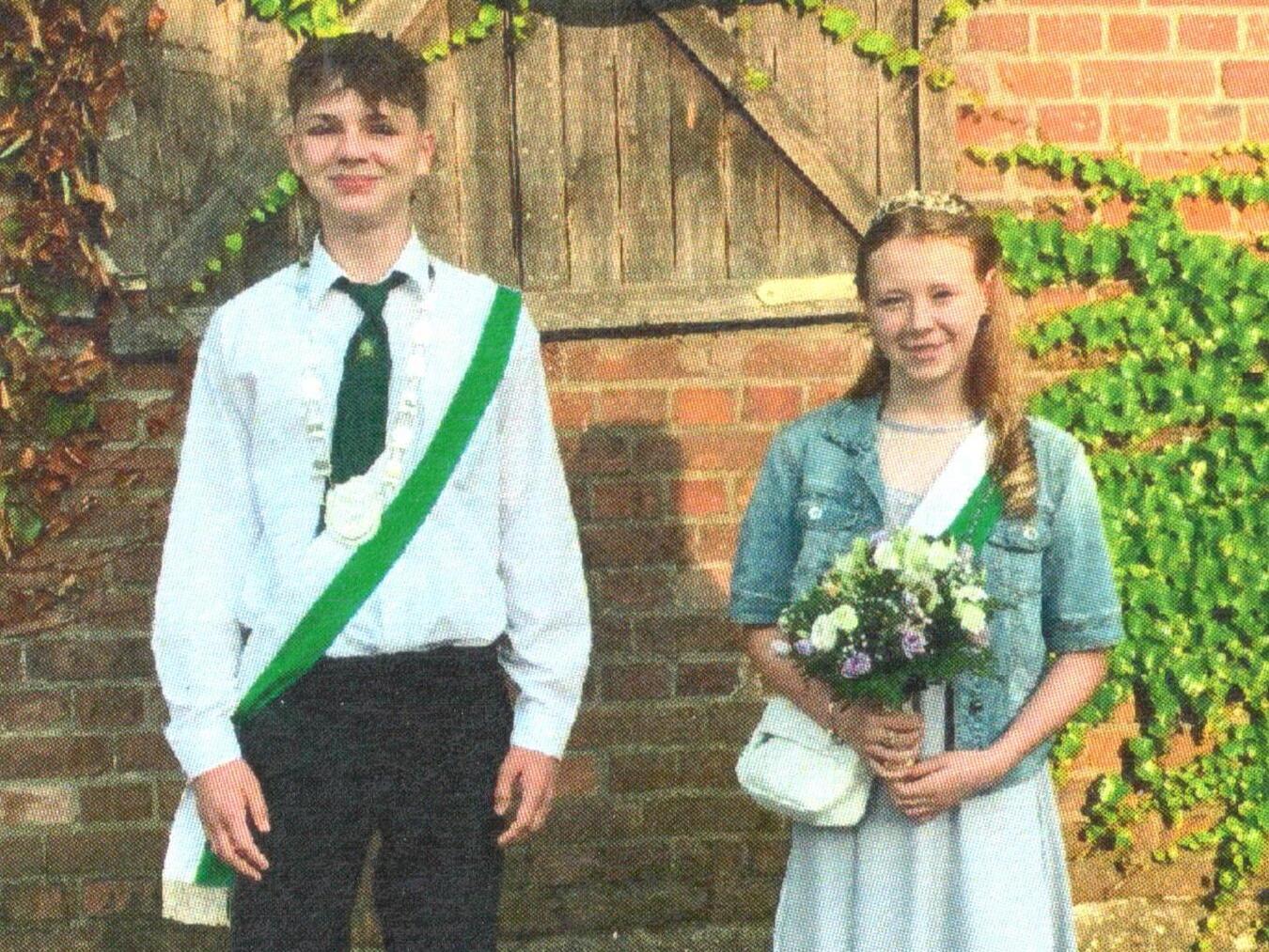 Marlon Baatsch und Lina Potrykus sind das (noch) amtierende Kinderkönigspaar der St.-Irmgardis-Bruderschaft in Esserden. Foto: privat