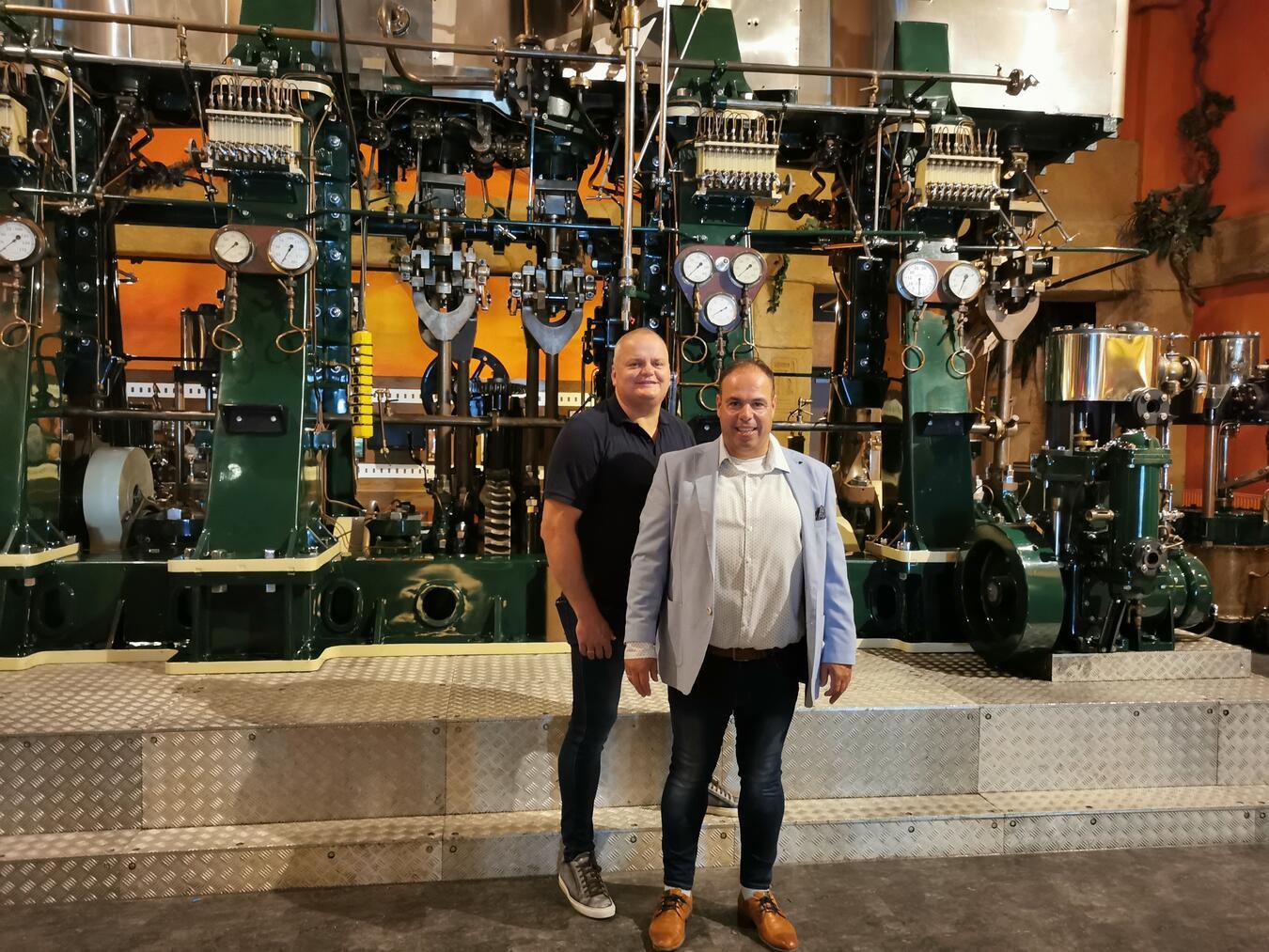 Marten Foppen (Geschäftsführer Wunderland Kalkar und Messe Kalkar) und Leon Westerhof (Projektmanager STL und Messe Kalkar) freuen sich bereits auf die diesjährige Ausgabe der Shipping Technics Logistics. Foto: Messe Kalkar