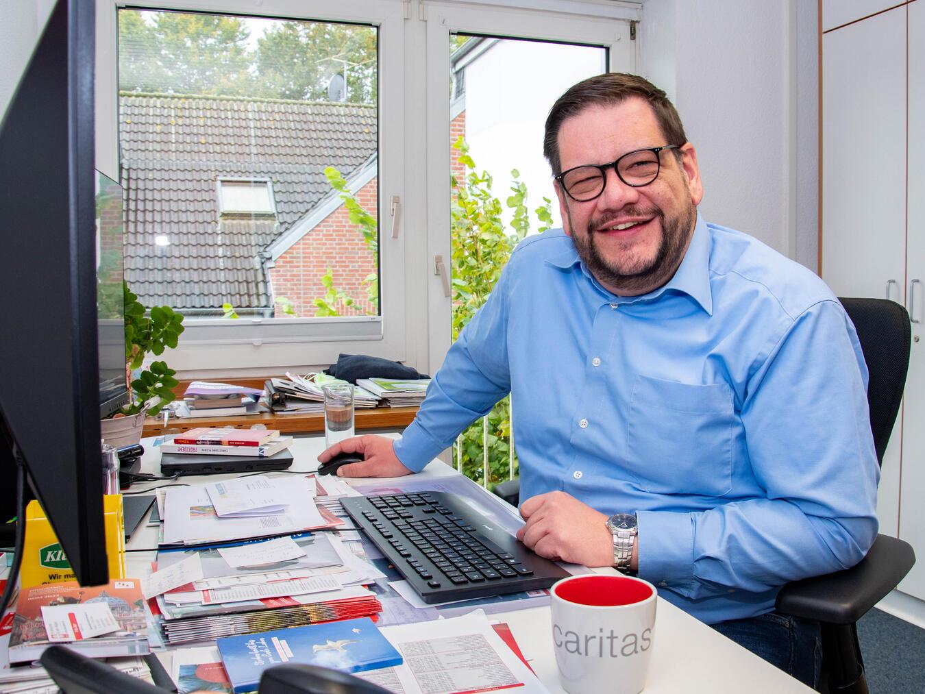 Martin Deckers freut sich auf seine Weihe am 17. November in Münster. Er wird als Diakon Seelsorger in seiner Heimatpfarrei St. Anna in Issum-Sevelen.Foto: Bischöfliche Pressestelle / Christian Breuer