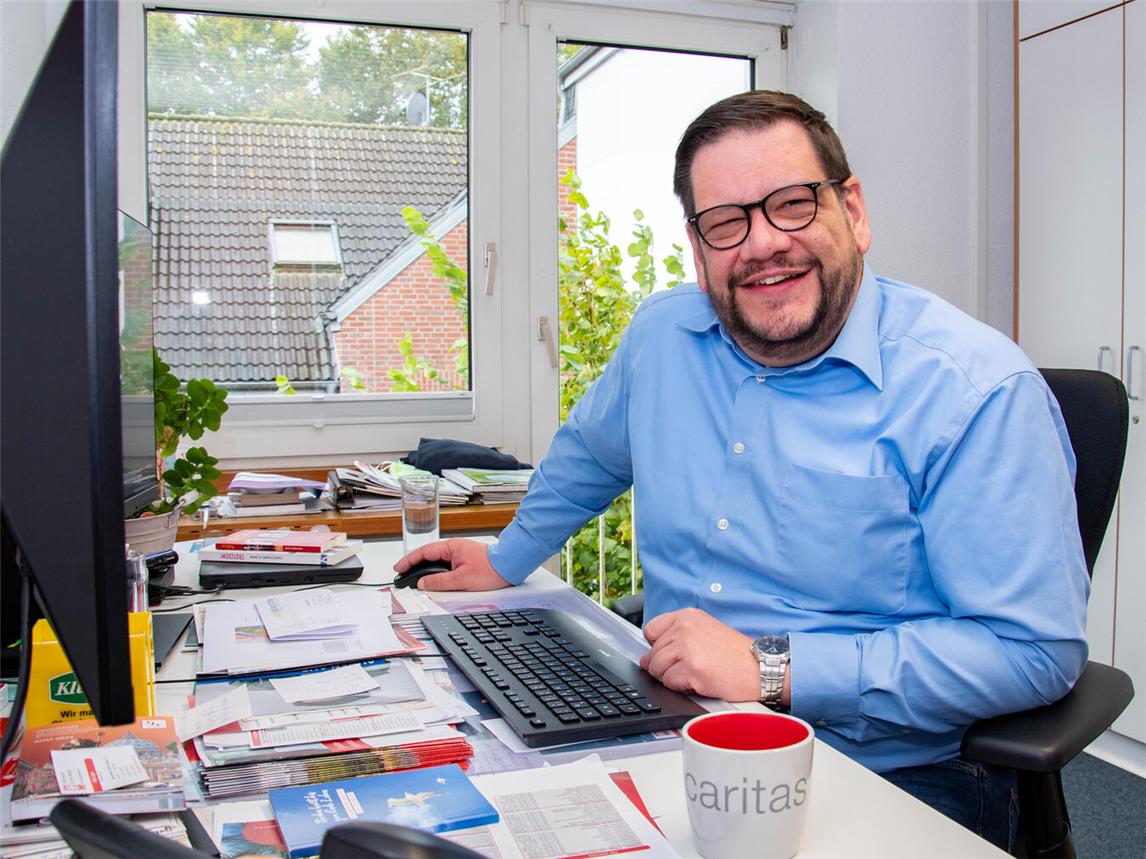 Martin Deckers freut sich auf seine Weihe am 17. November in Münster. Er wird als Diakon Seelsorger in seiner Heimatpfarrei St. Anna in Issum-Sevelen.Foto: Bischöfliche Pressestelle / Christian Breuer