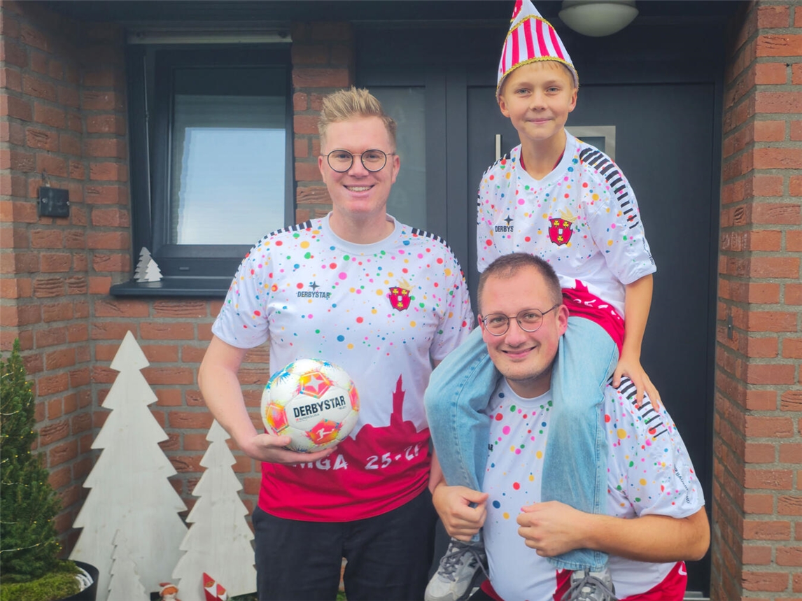 Mats mit Adju Tim (r.) und dem angehenden Klever Prinzen Tobias (l.). NN-Foto: hf