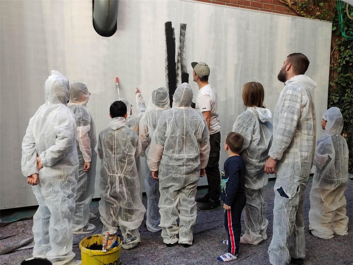 Mattez Deckers war bereits beim letzten Graffiti-Workshop dabei, um den Kindern die Graffiti-Kunst beizubringen.Foto: Stadt Geldern
