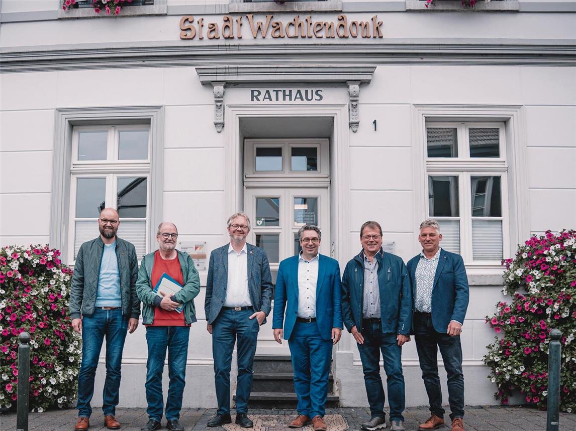 Matthias Hölter (WBV), Dr. Ludwig Ramacher (Grüne), Bürgermeister Paul Hoene, Stefan Rouenhoff MdB, Norbert Hackstein (CDU) und Günter Buschhaus (WWG).Fotos: Wahlkreisbüro Stefan Rouenhoff