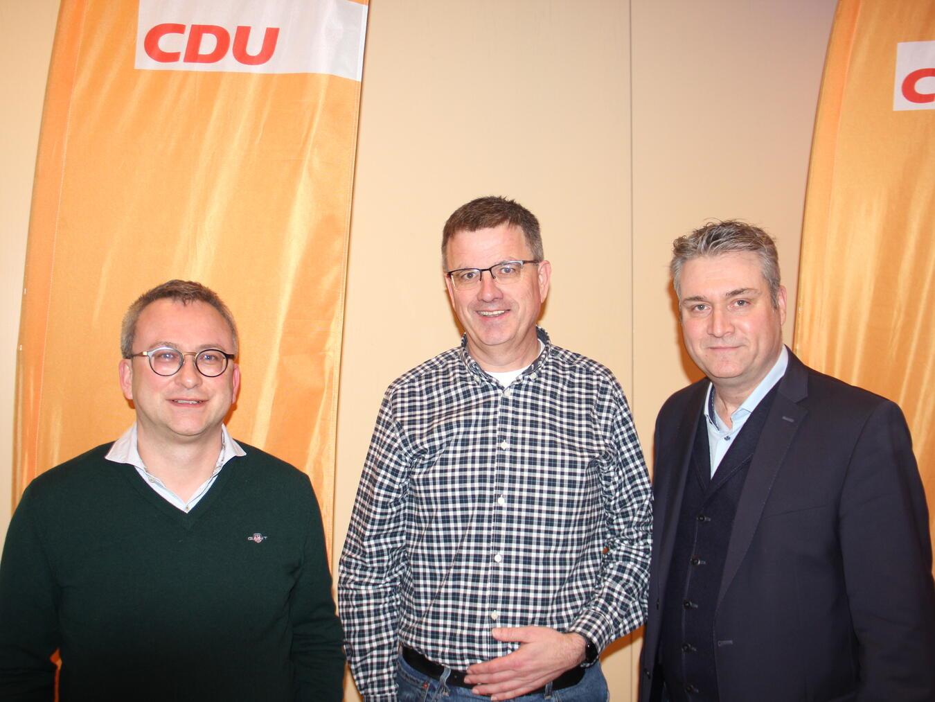 Kevelaerer CDU-Kreistagskandidaten stehen fest Matthias Wirth (l.) und Frank Tunnissen (M.) mit CDU-Bürgermeisterkandidat Mario Maaßen. Foto: CDU Kevelaer