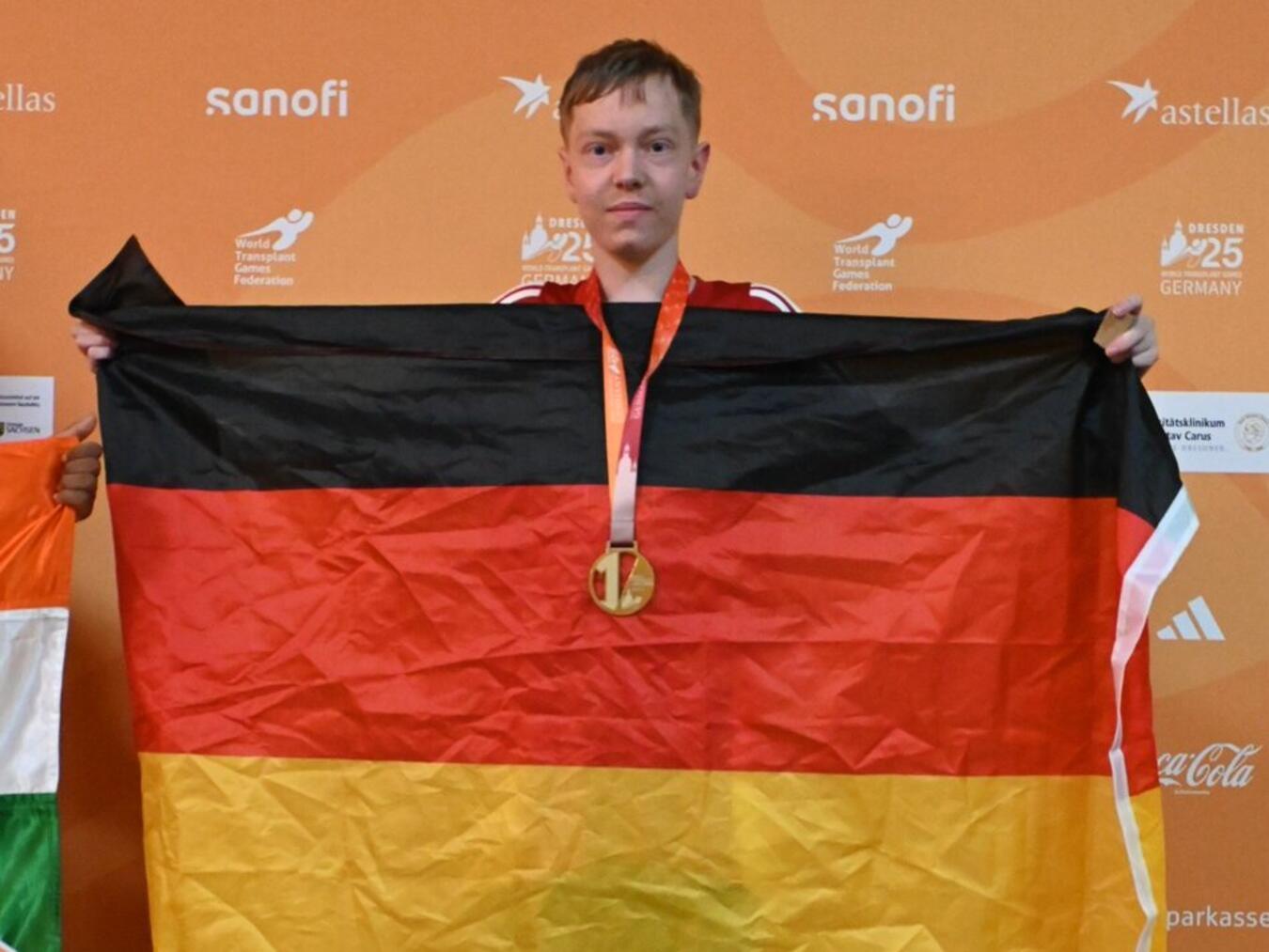 Zwei Weltmeister für den Kreis Kleve Maximilian Op de Hipt aus Nieukerk wurde Weltmeister im Bowling. Beide Fotos: Privat