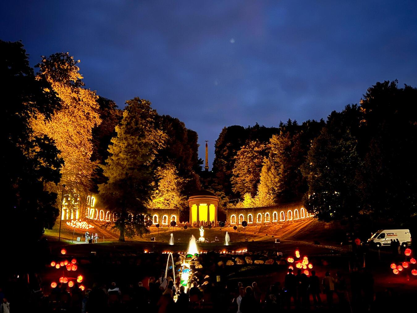 Mehr als 1.000 Lampions, Lichterbäume und ein Feuerwerk locken. Foto: Stadt Kleve
