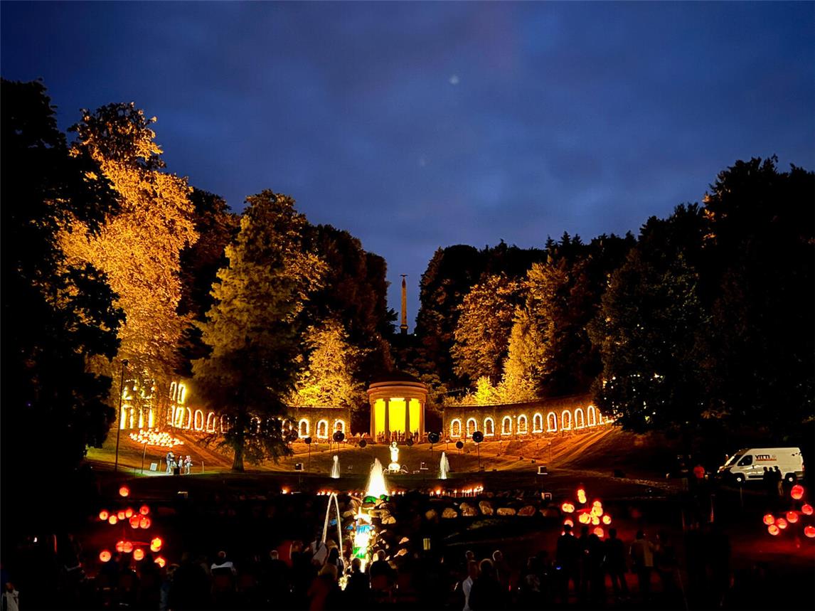 Mehr als 1.000 Lampions, Lichterbäume und ein Feuerwerk locken. Foto: Stadt Kleve