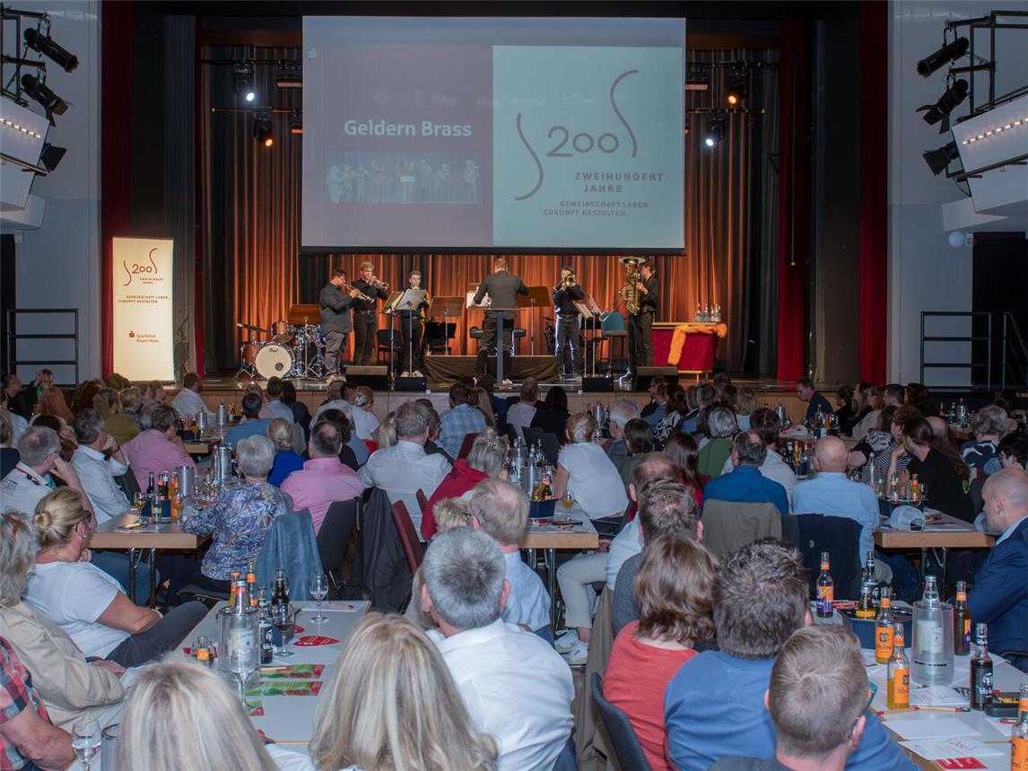 Mehr als 200 Gäste versammelten sich anlässlich des 200. Geburtstages der Sparkasse Rhein-Maas im Kevelaerer Konzert- und Bühnenhaus. NN-Fotos: Gerhard Seybert