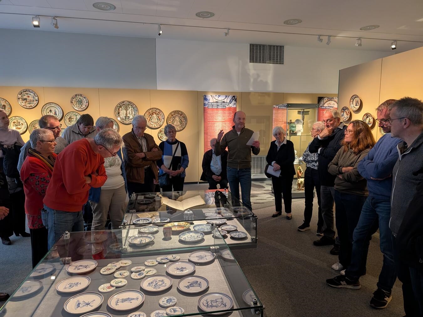 Mehr als 30 Personen nahmen an der Führung des Niederrheinischen Museums. Foto: Holtmann