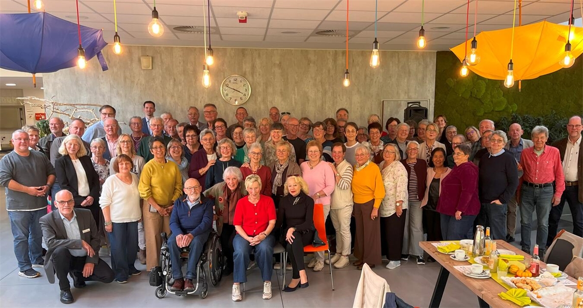 Mehr als 80 ehemalige Mitarbeiter der Einrichtungen des Gesundheitscampus St.-Clemens Geldern feierten ihre traditionelle Rentnerfeier erstmals in der Cafeteria der Gelderland-Klinik. Foto: Elwi/Gesundheitscampus St.-Clemens Geldern